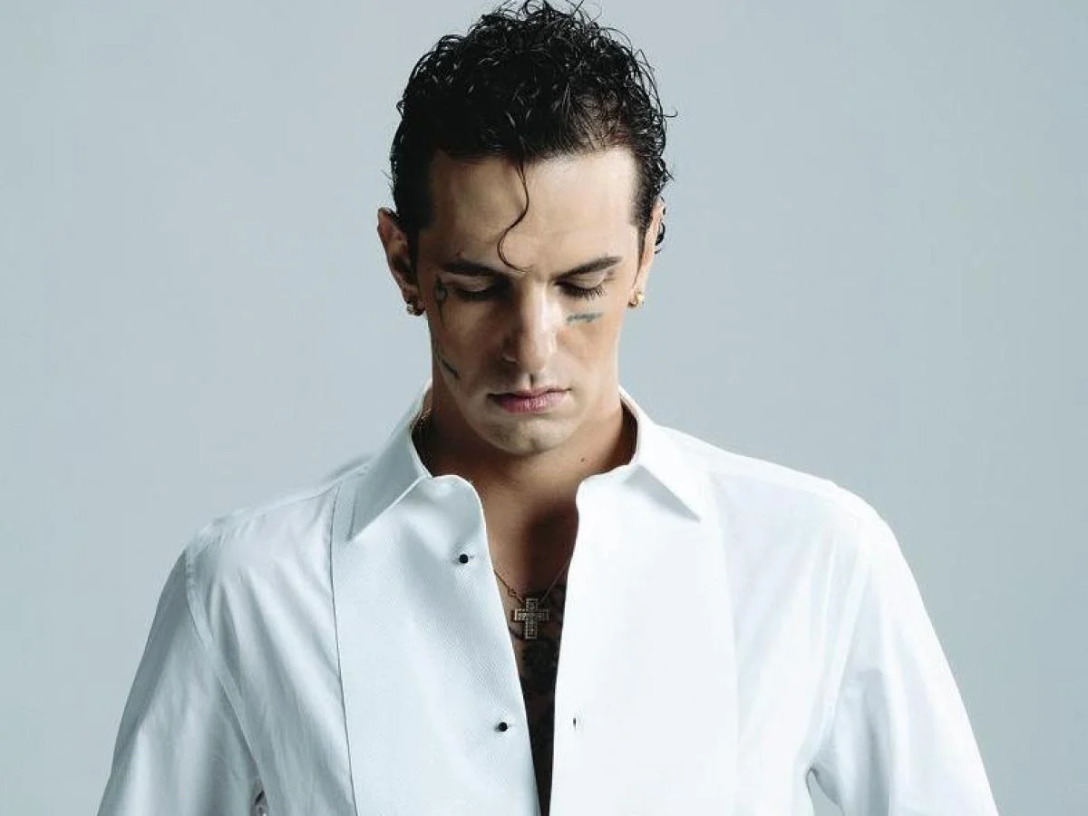 Sanremo 2026: Achille Lauro se junta a Carlo Conti e Laura Pausini como co-apresentador na segunda noite