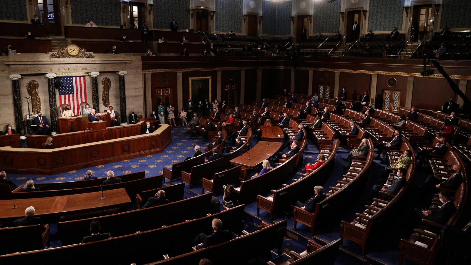 EUA à beira do shutdown: impasse sobre fundos do DHS e reformas ao ICE após Minneapolis; racha na base MAGA sobre armas