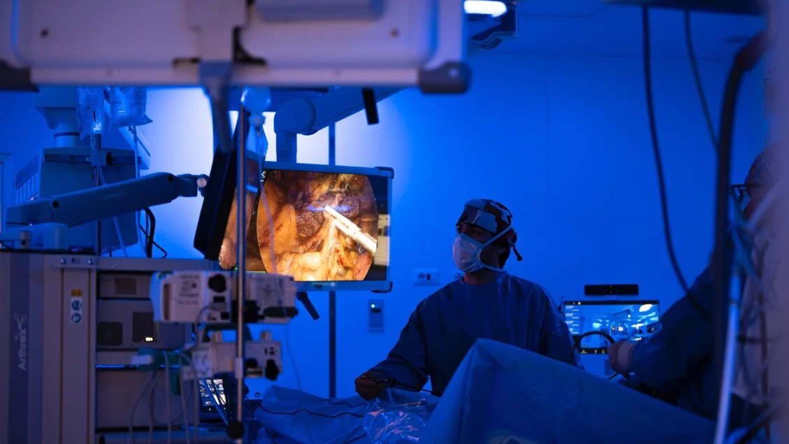 Ifo ampliam bloco operatório hi‑tech: 2 salas novas, 17 anestesistas e 27 enfermeiros contratados