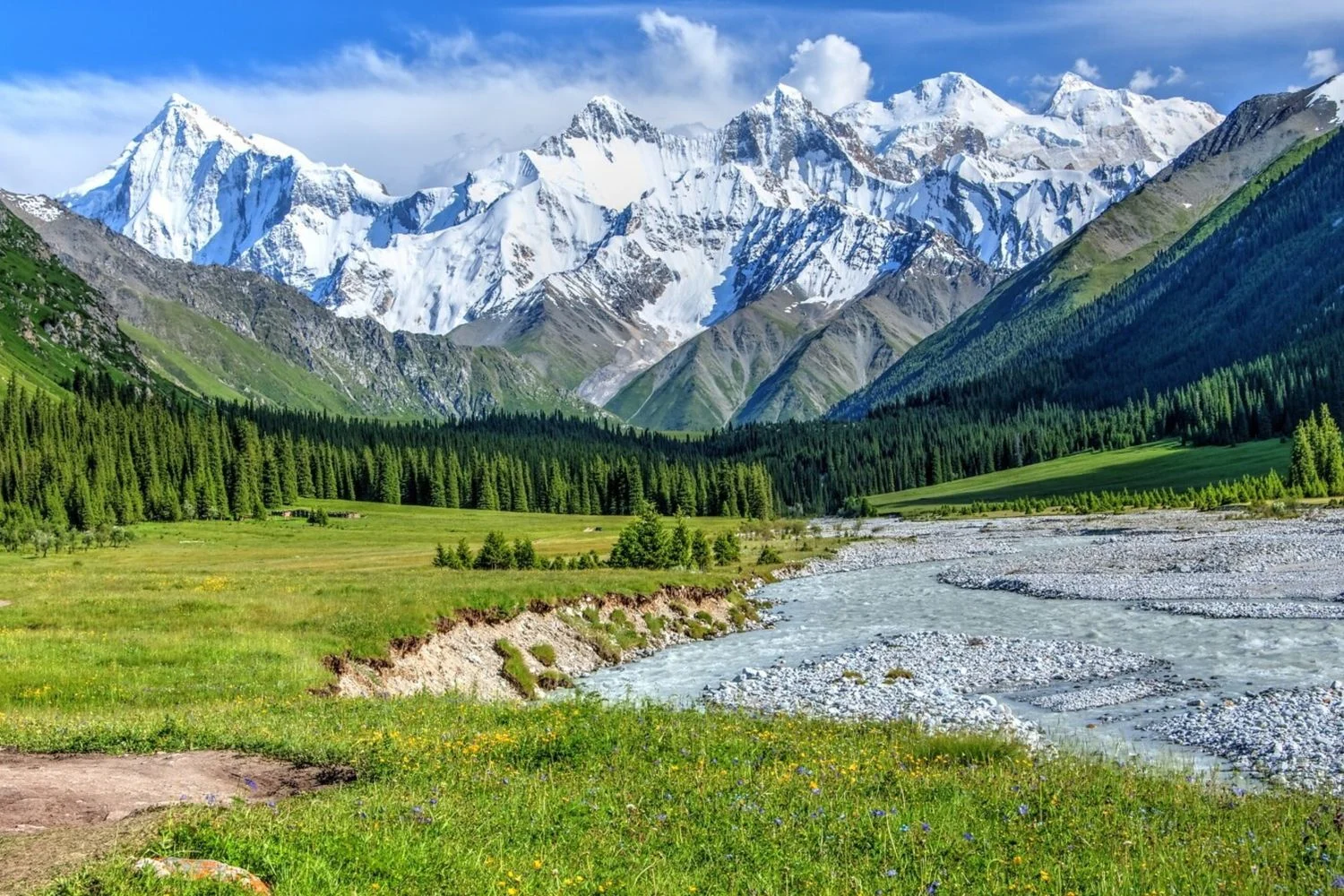 Morre alpinista italiano Luca Sinigaglia no Pik Pobeda ao tentar resgatar colega russa