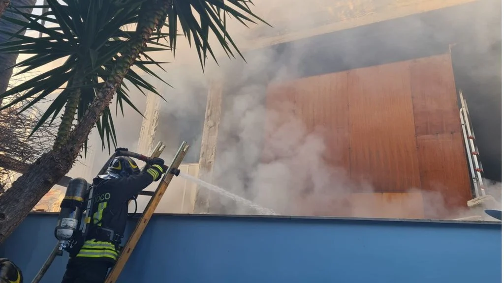 Esplosione nel Barese: crolla palazzina ad Adelfia, due morti — agi.it