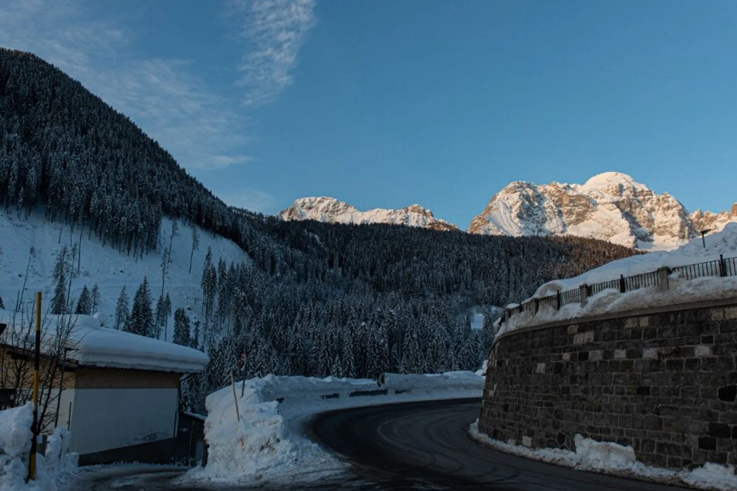 Motorista de Cadore admite erro após deixar criança andar 6 km na neve; está suspenso