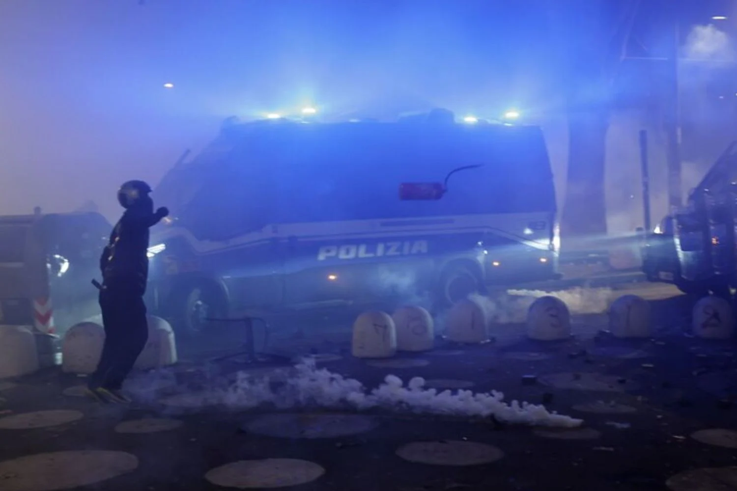 Torino: confrontos no cortejo por Askatasuna deixam 11 feridos; polícia reage com lacrimogênios