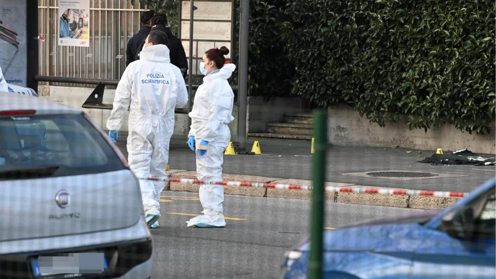 Tiroteio em Milão: homem rouba arma de vigilante e é gravemente ferido em Rogoredo