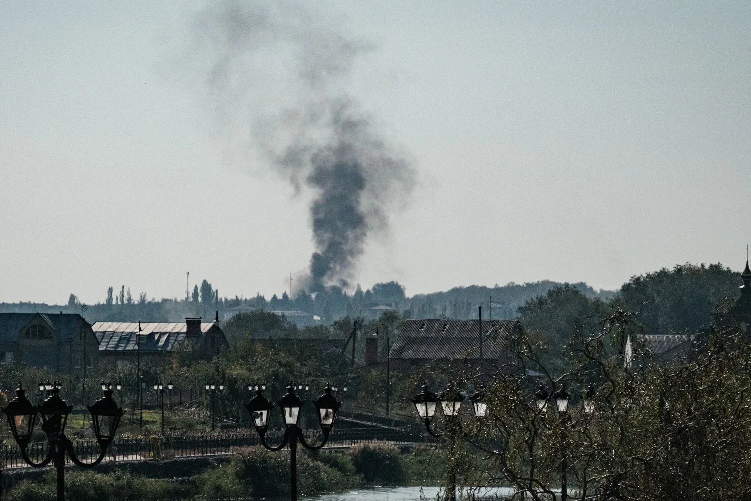 Drone atinge ônibus de mineiros em Dnipro: 15 mortos e 7 feridos; Zelensky chama de 'crime'