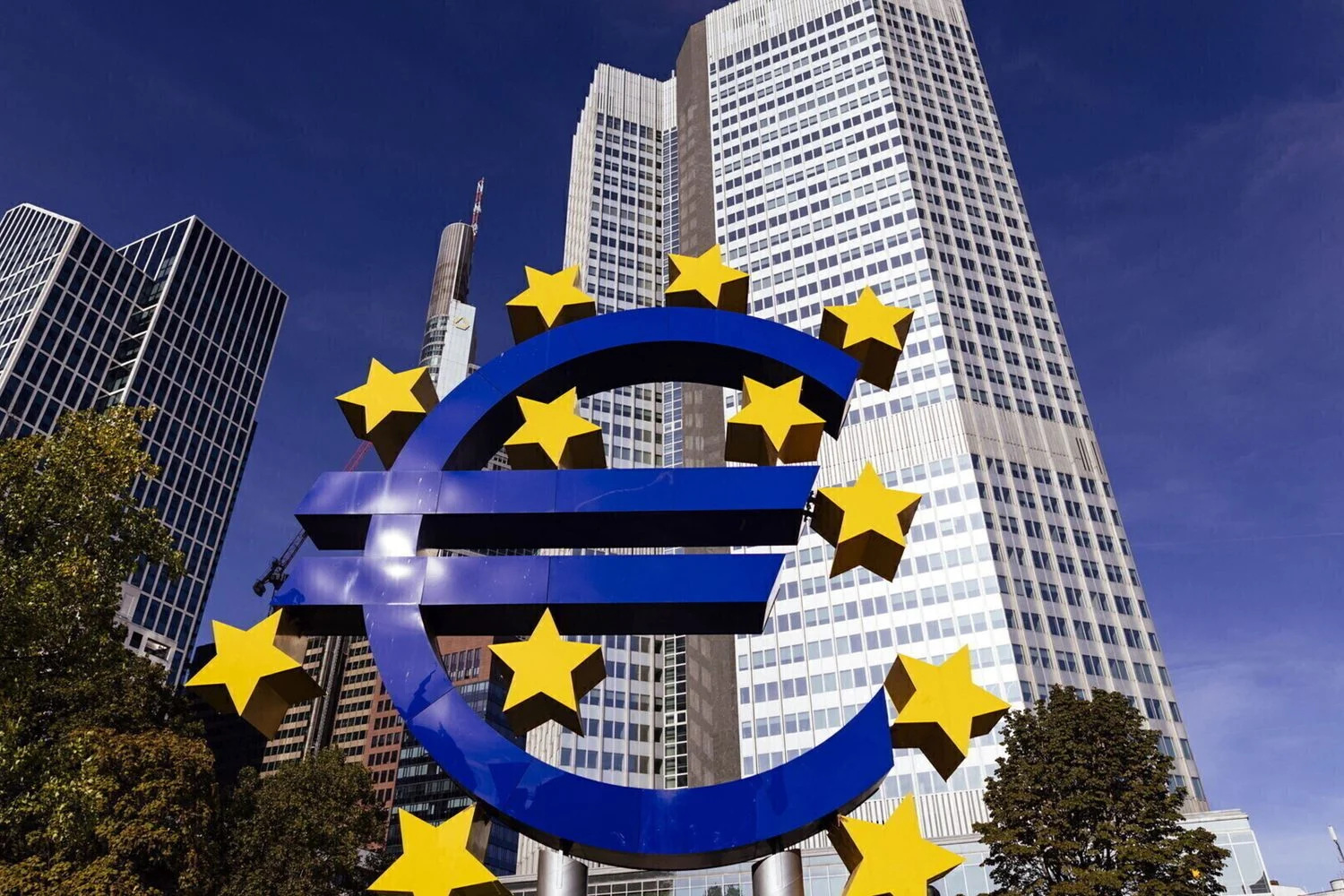 BCE manterá taxas em 2% pela quinta vez e monitora valorização do euro