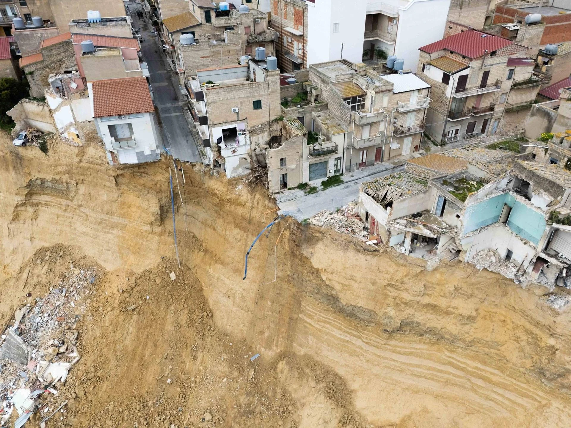 Deslizamento em Niscemi: escolas reabrem com apoio psicológico; Tajani se reúne em Palermo