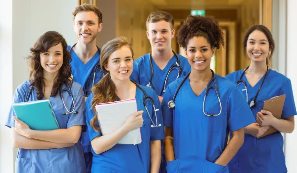 Carreira em Saúde: Concursos e Requisitos para Enfermeiros na Itália