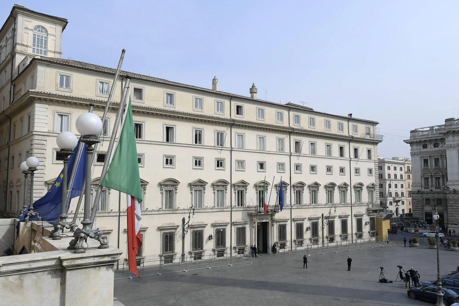 Governo acelera decreto de segurança após violência em Turim; reunião hoje em Palazzo Chigi