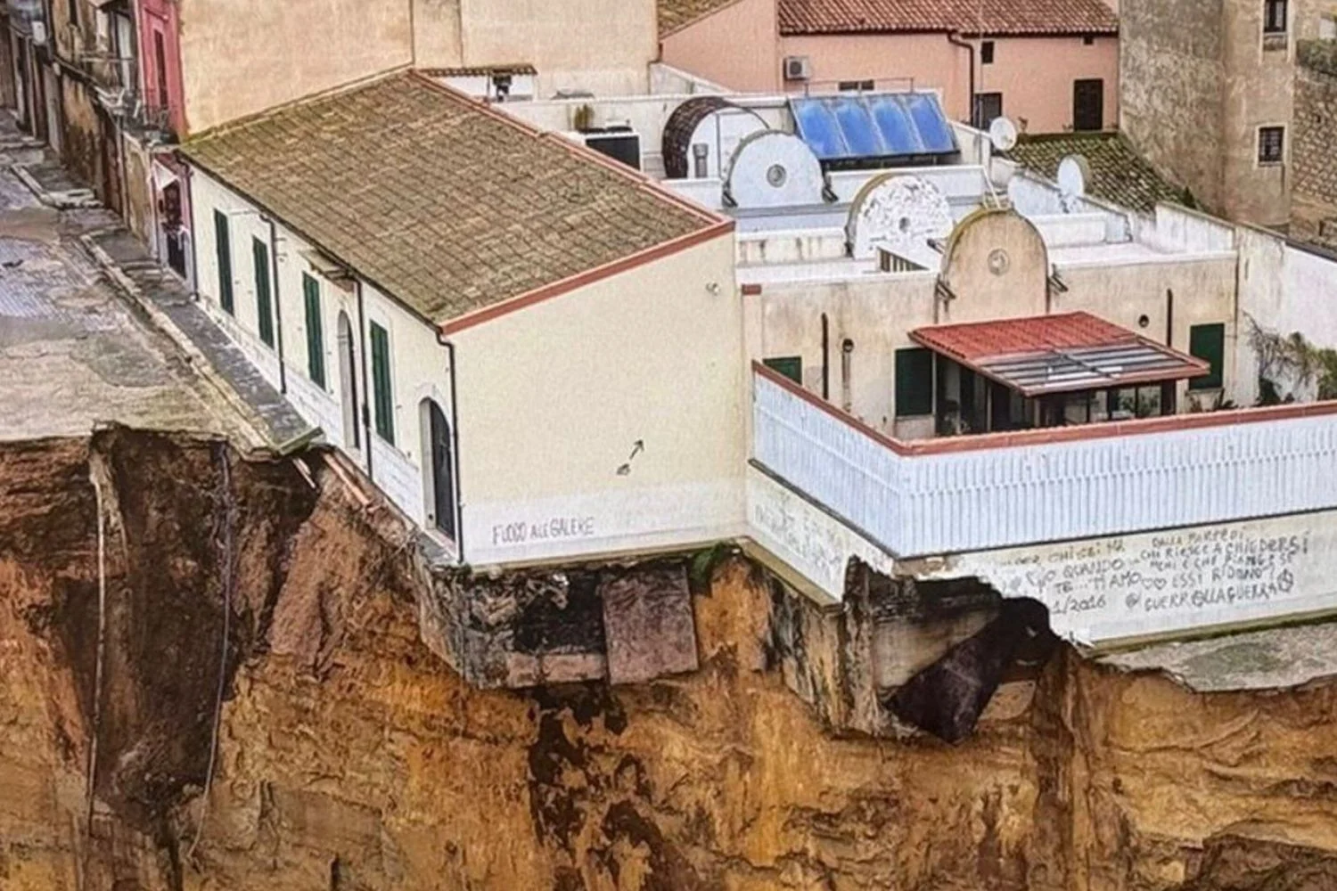 Escritores mobilizam-se para salvar a Biblioteca Angelo Marsiano à beira da fratura em Niscemi
