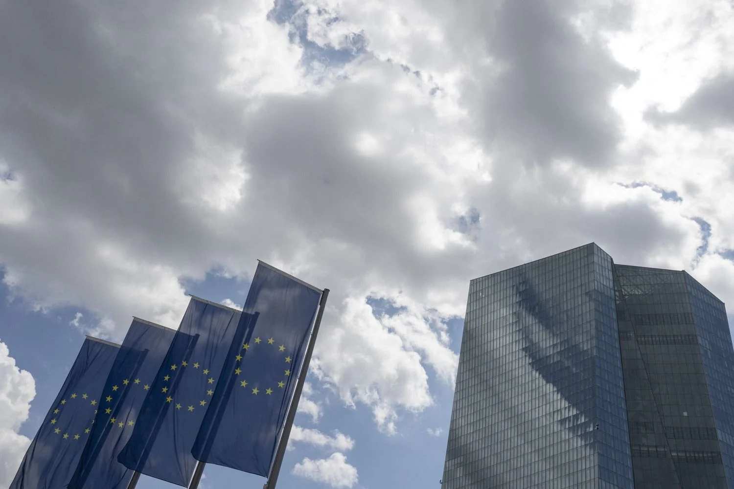 BCE e Bank of England devem manter taxas; euro em foco após nomeação à Fed