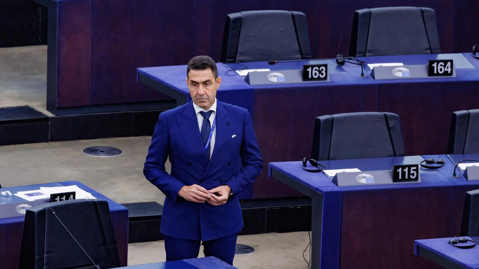 General Roberto Vannacci deixa a Lega após encontro com Salvini; decisão será formalizada após Conselho Federal