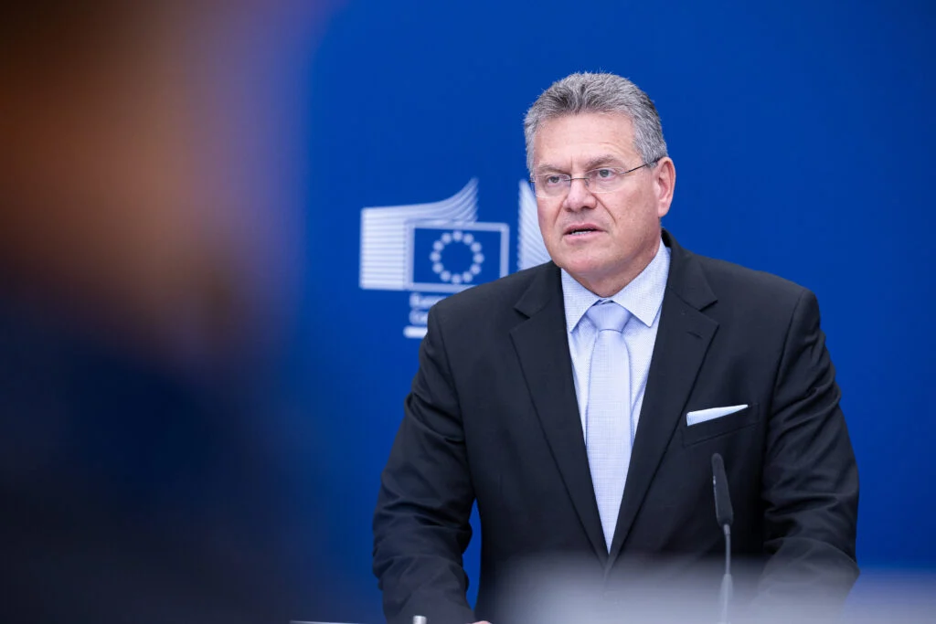 Epstein Files atingem a UE: surge o nome de Maroš Šefčovič; comissário nega qualquer implicação