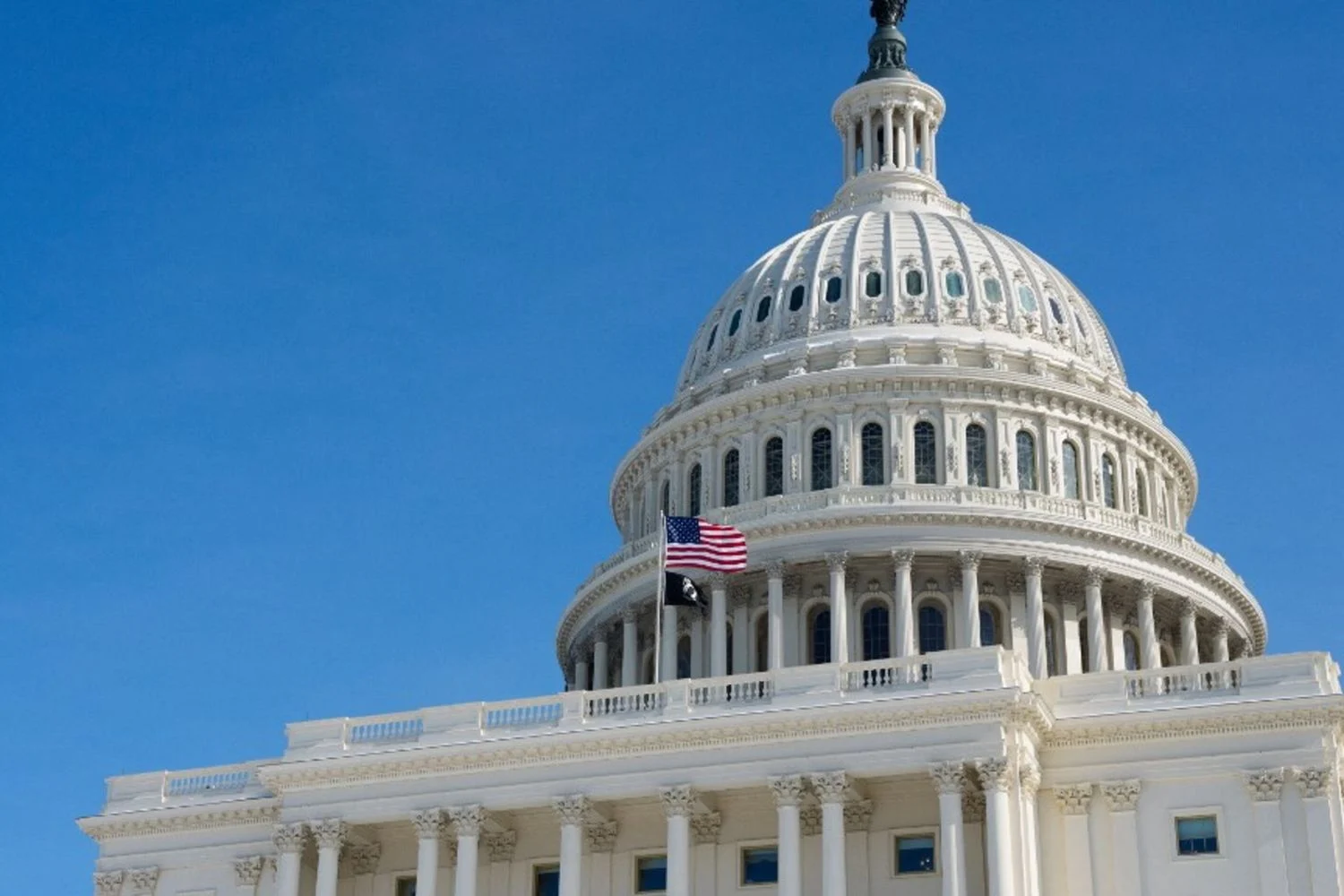 Câmara aprova orçamento e encerra shutdown parcial nos EUA; Trump assina lei