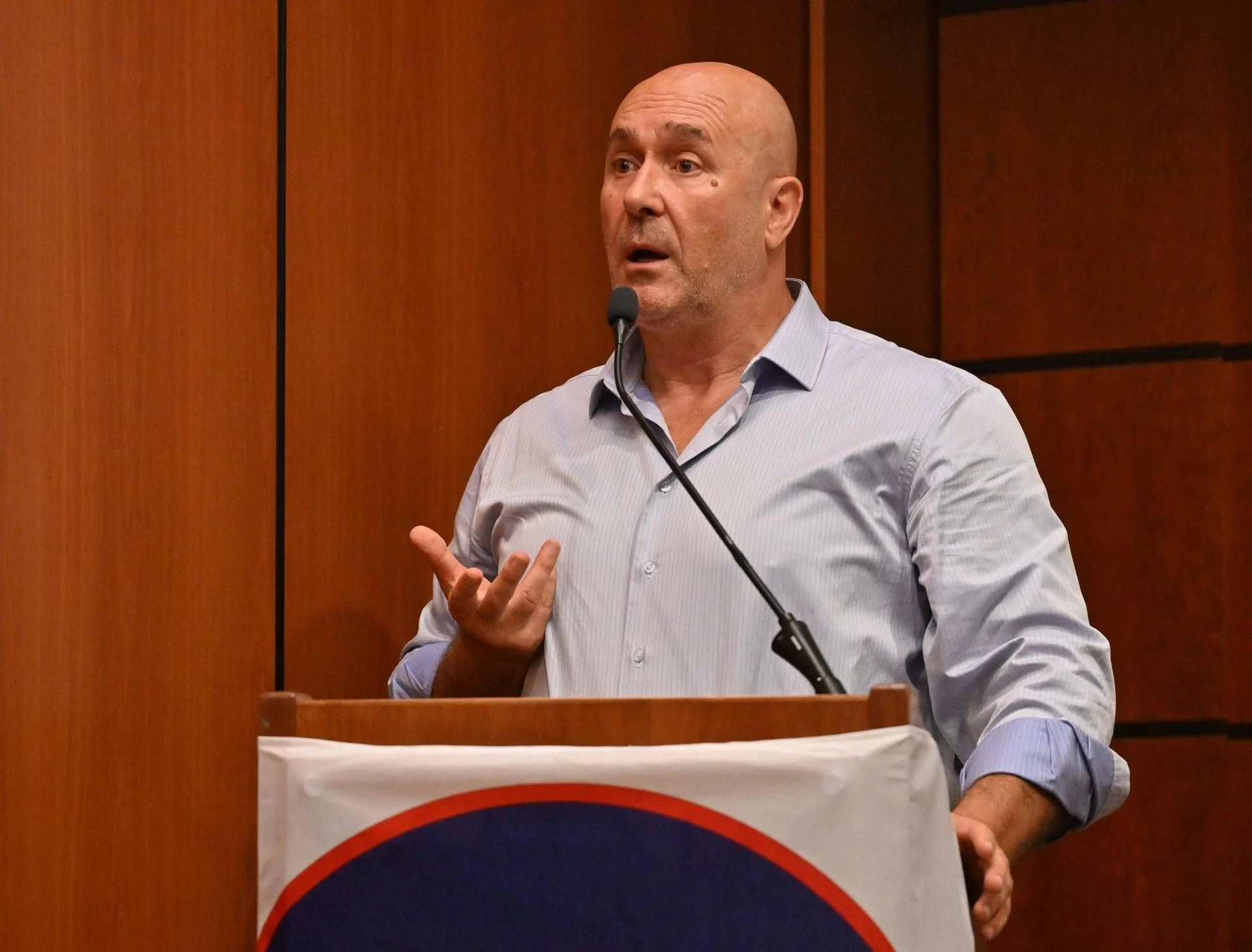 Bandecchi nega qualquer ligação com Vannacci e se afasta da extrema-direita