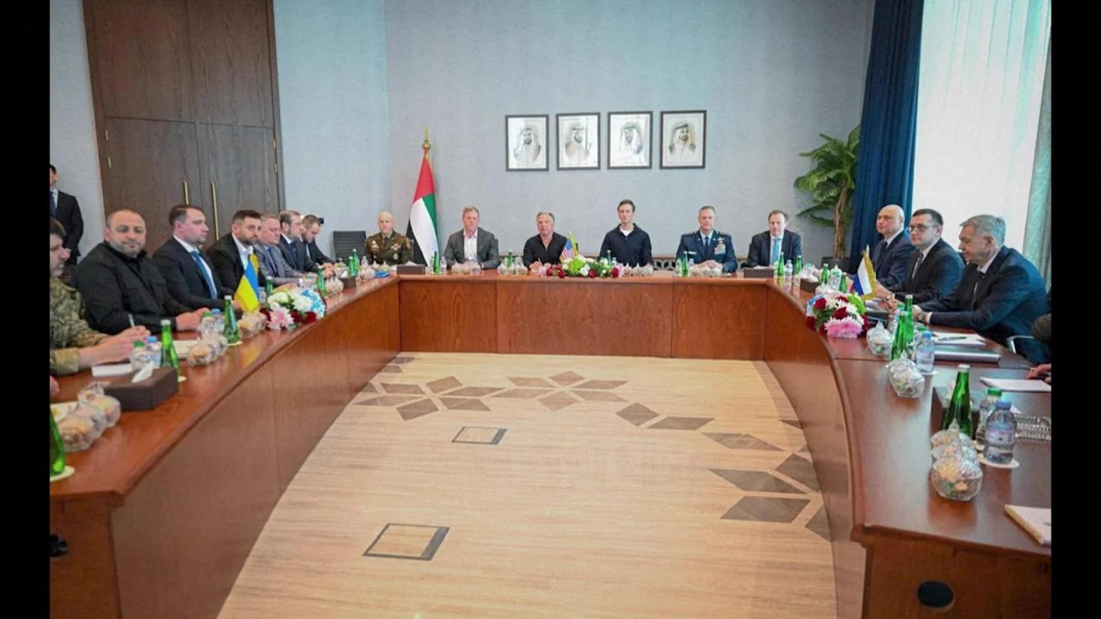 Rússia condiciona acordo em Abu Dhabi ao reconhecimento do Donbass; Kremlin comenta visita de Bonne e fim do New START