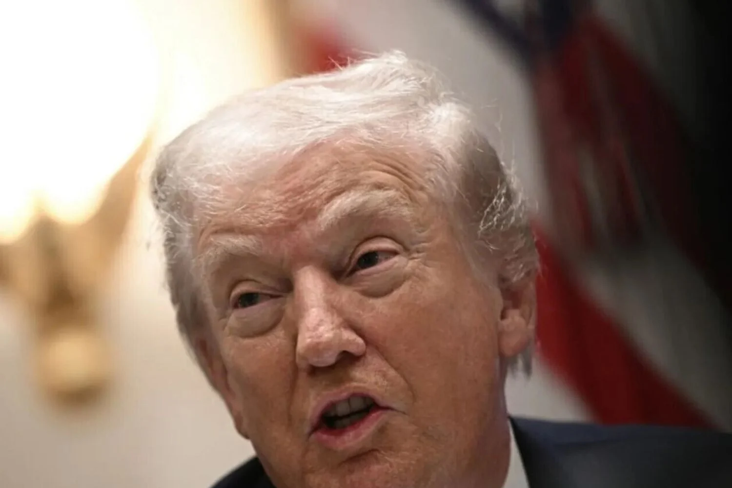 Em Muscat, conversações EUA–Irã confirmadas; Trump alerta Khamenei para risco imediato