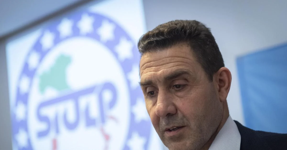 Vannacci afirma representar a 'verdadeira direita' e reacende velha dicotomia direita-esquerda