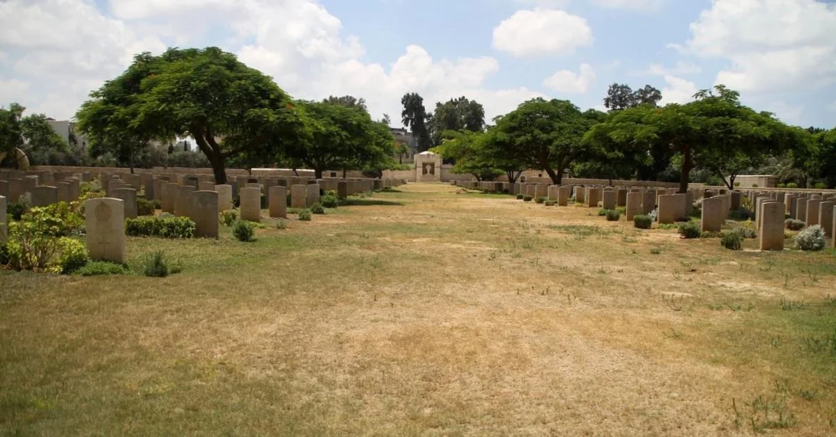 Gaza: Forças israelenses devastam porções do cemitério de al-Tuffah; túmulos das Guerras Mundiais foram destruídos