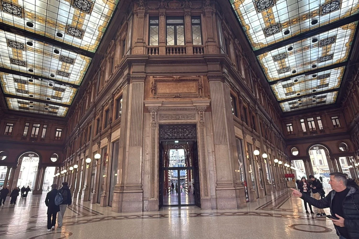 Fechamento-relâmpago da Hamleys na Itália: lojas em Roma, Milão e Bérgamo encerram atividades