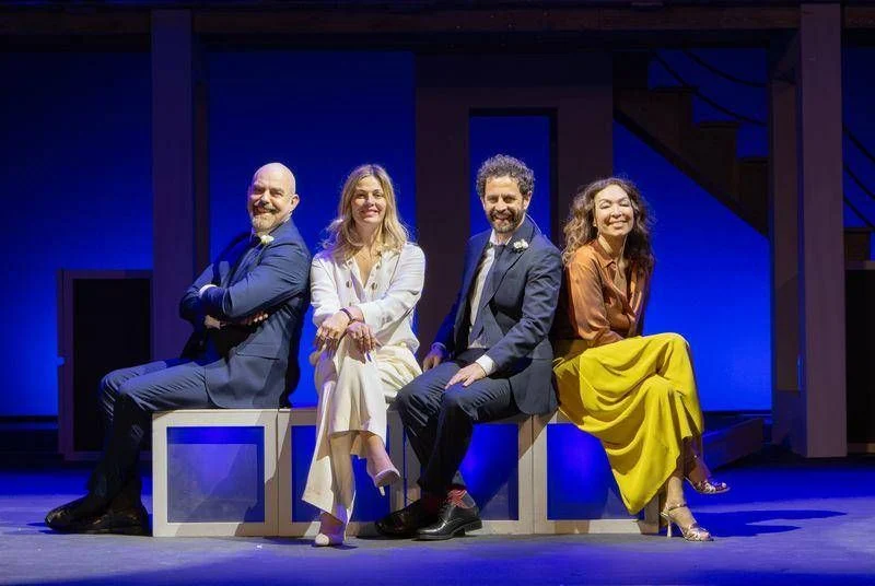 Ti sposo ma non troppo no Teatro Sistina: Pignotta e Vanessa Incontrada resgatam o romantismo em tempos de 'reel'