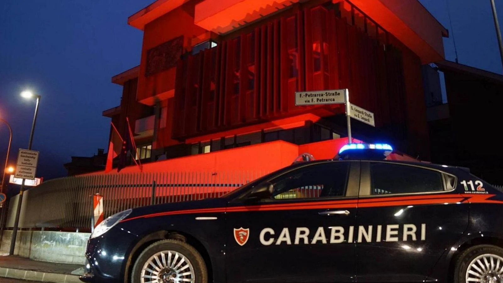 Baby-sitter de 27 anos é denunciada por abandonar duas crianças de 11 anos em trilha no Baixo Burgraviato