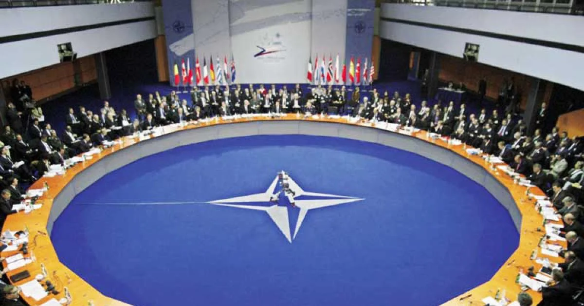 O declínio moral do Ocidente: Repressão do dissenso e a barbárie da ordem atlântica