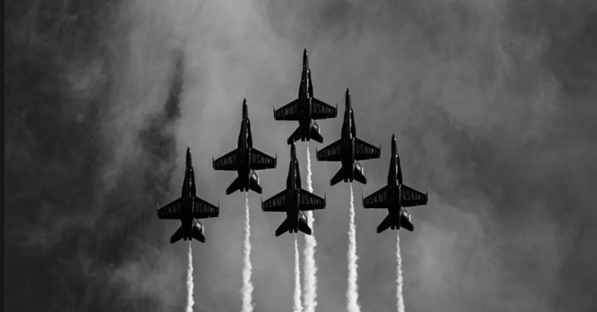 A IA e a robótica já são arsenais prontos: dos soldados de carne ao MOLTBOOK e o temor TERMINATOR