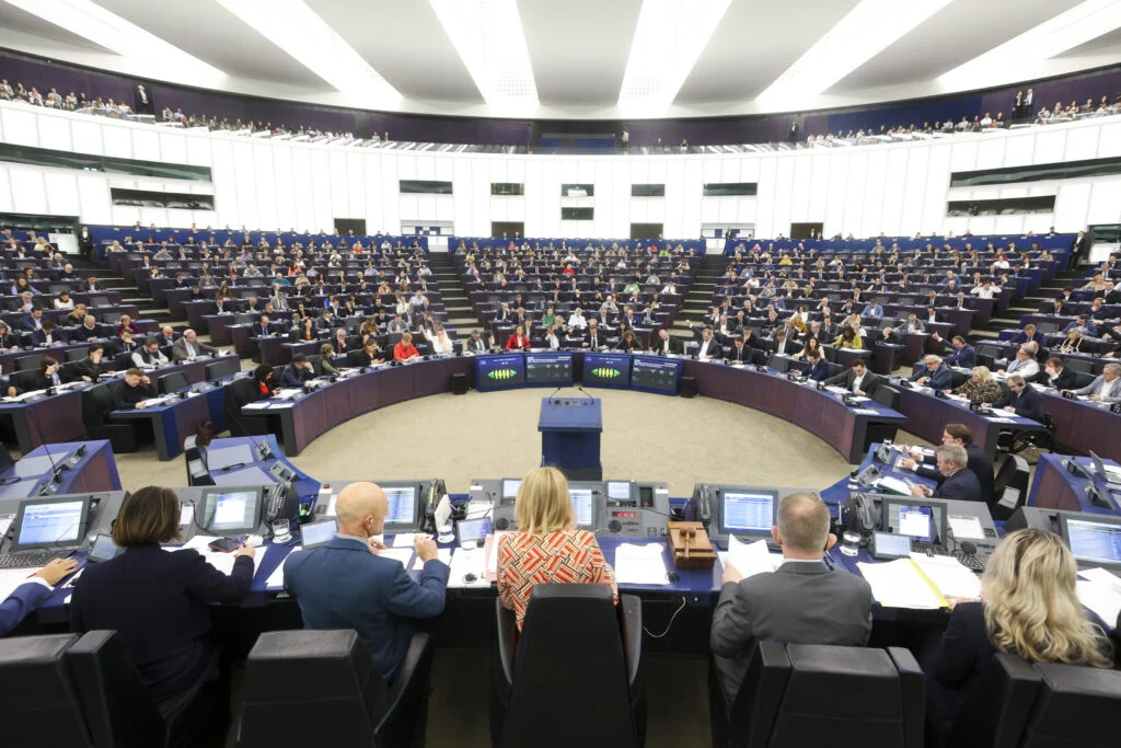 Parlamento Europeu antecipa voto sobre os 90 bilhões à Ucrânia e enfrenta nós sobre relatório Draghi e países 'seguros'