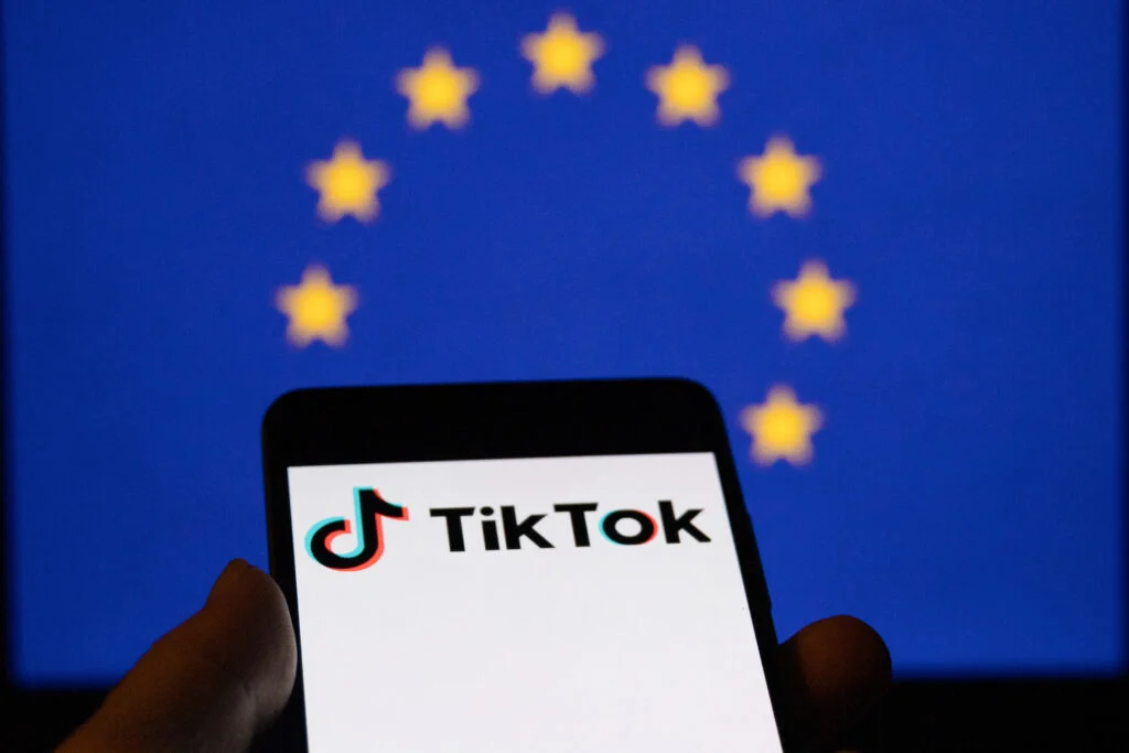 UE aponta TikTok por design 'viciante' e abertura de procedimento sob o Digital Services Act