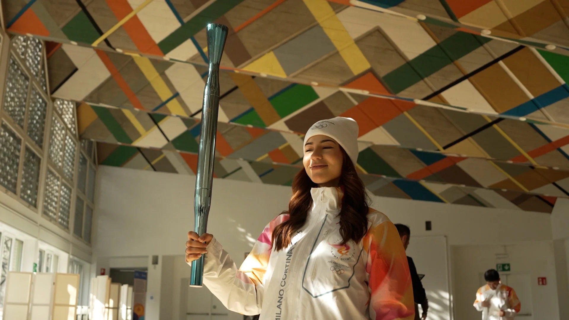 Hiba, do Punto Luce à tocha: a figura de paz das Olimpíadas Milano‑Cortina 2026