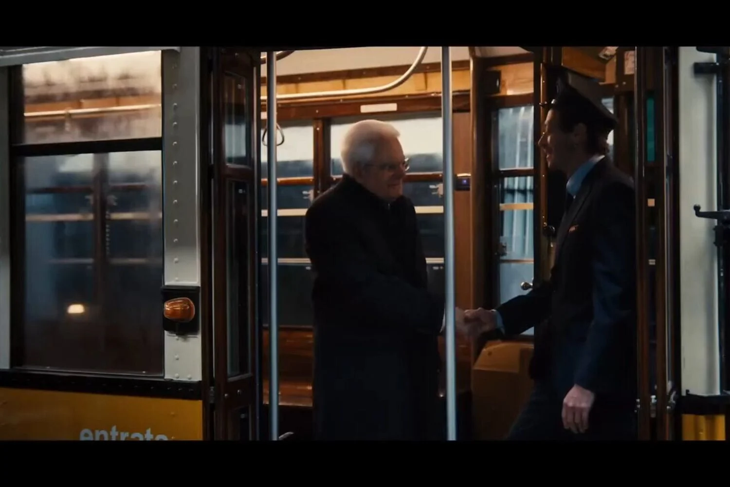 Mattarella surpreende Milão: presidente embarca no bonde 26 conduzido por Valentino Rossi