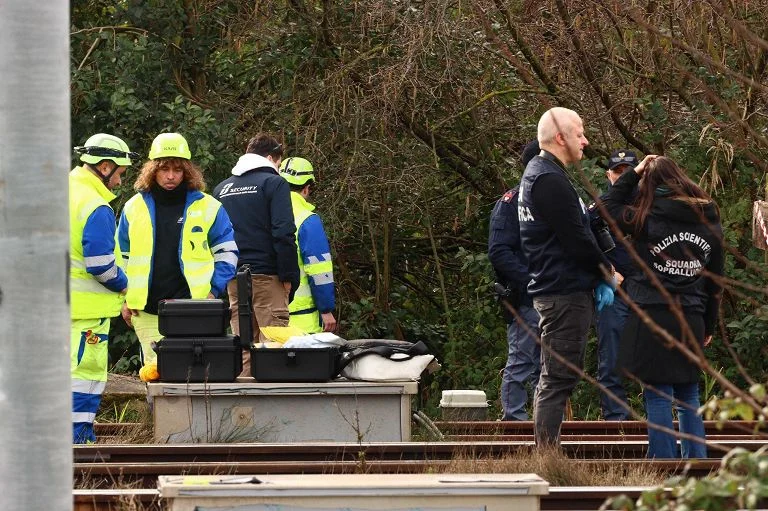 Danneggiamenti sulle linee ferroviarie, sospetti su anarchici. In ripresa circolazione nodo Bologna — rainews.it