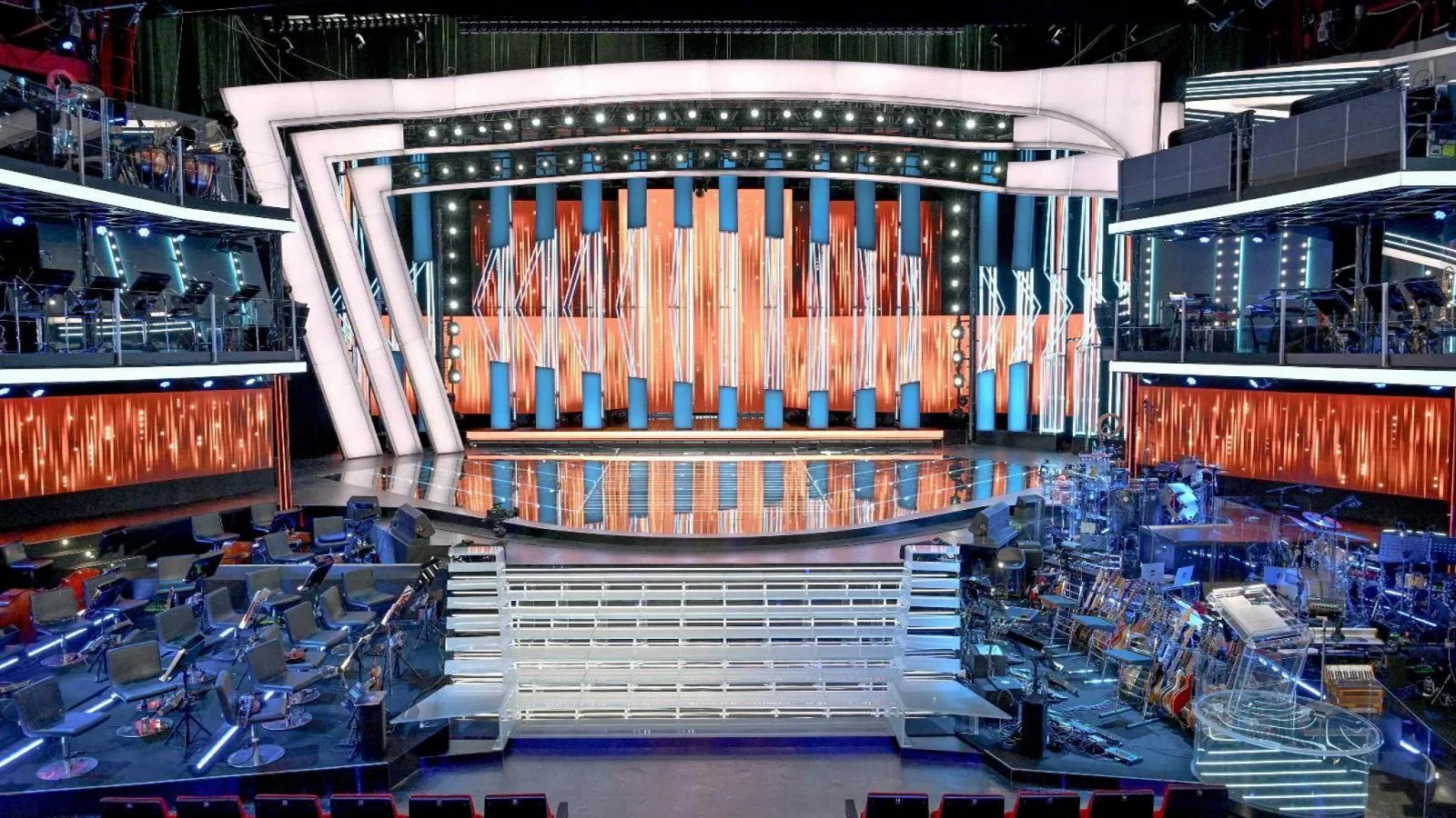 Sanremo 2026: a escenografia expansiva e assimétrica que reformula o Ariston