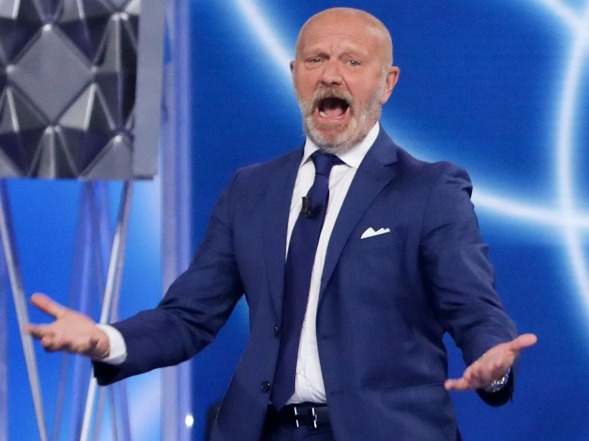 Andrea Pucci em Sanremo: polêmica entre comédia, sexo e política