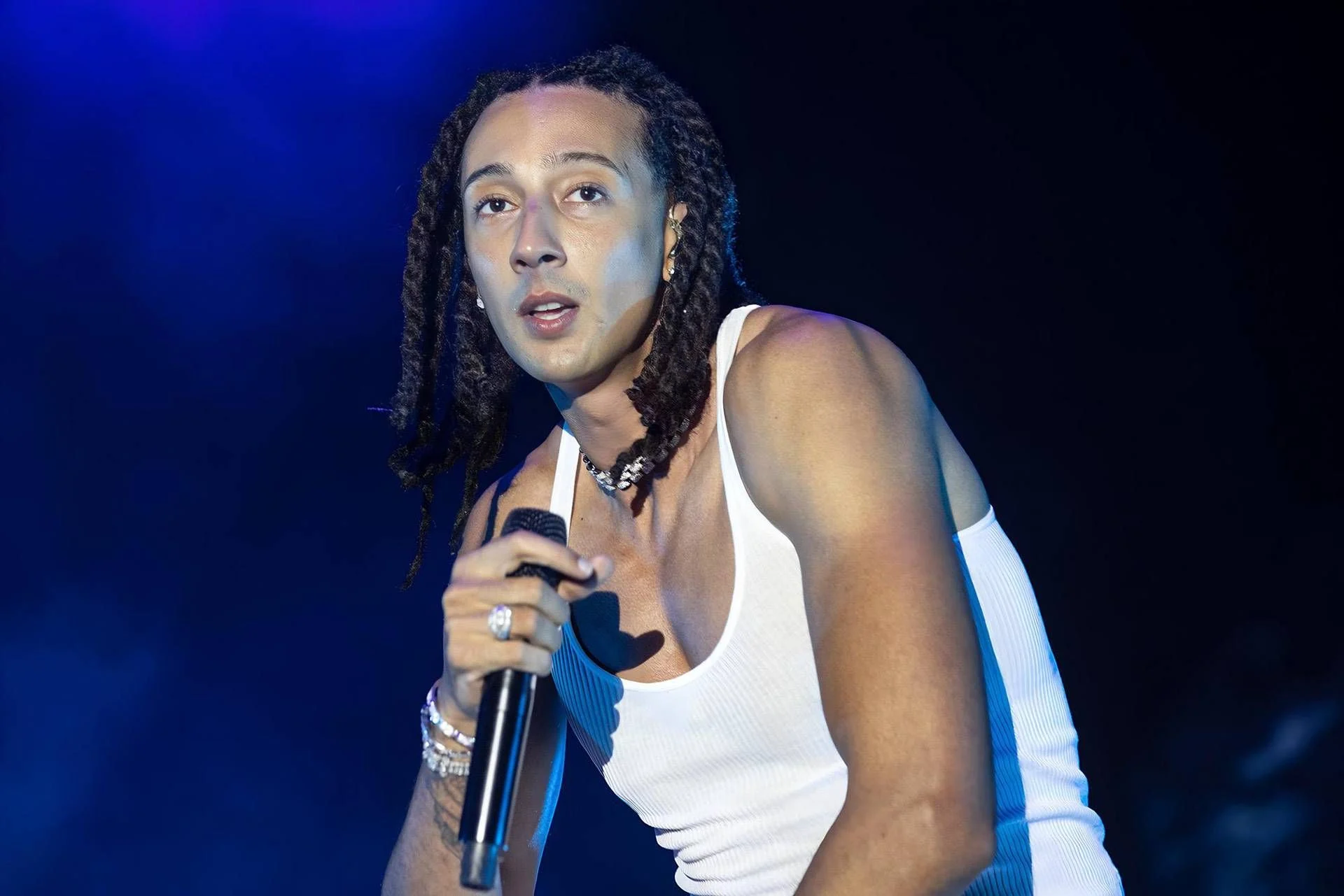 Ghali lança surpresa 'Basta' na véspera da cerimônia de abertura de Milano‑Cortina