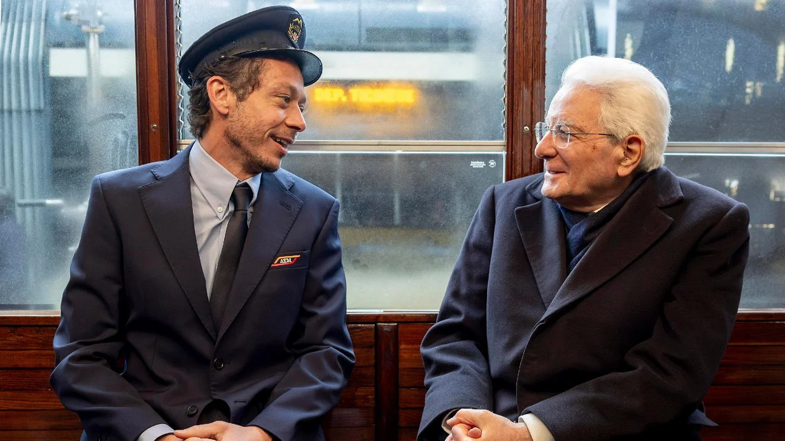 Valentino Rossi emociona ao encontrar o Presidente Mattarella na abertura das Olimpíadas Milano Cortina 2026