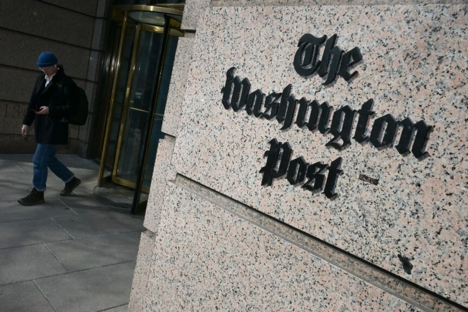 Washington Post: CEO sai em meio a cortes massivos e crise de assinaturas