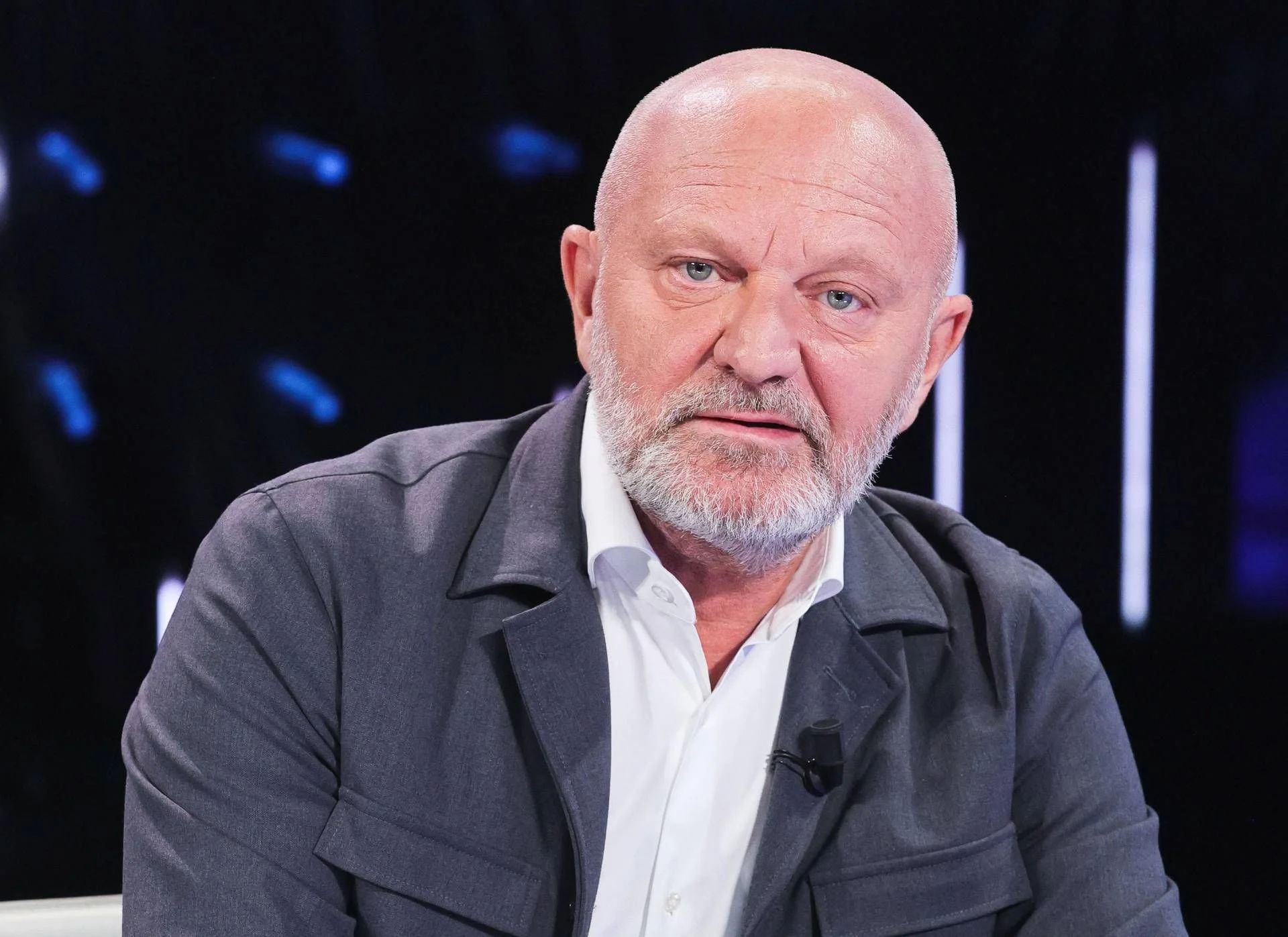 Andrea Pucci desiste de Sanremo 2026 após ameaças; Meloni condena “ódio inaceitável”