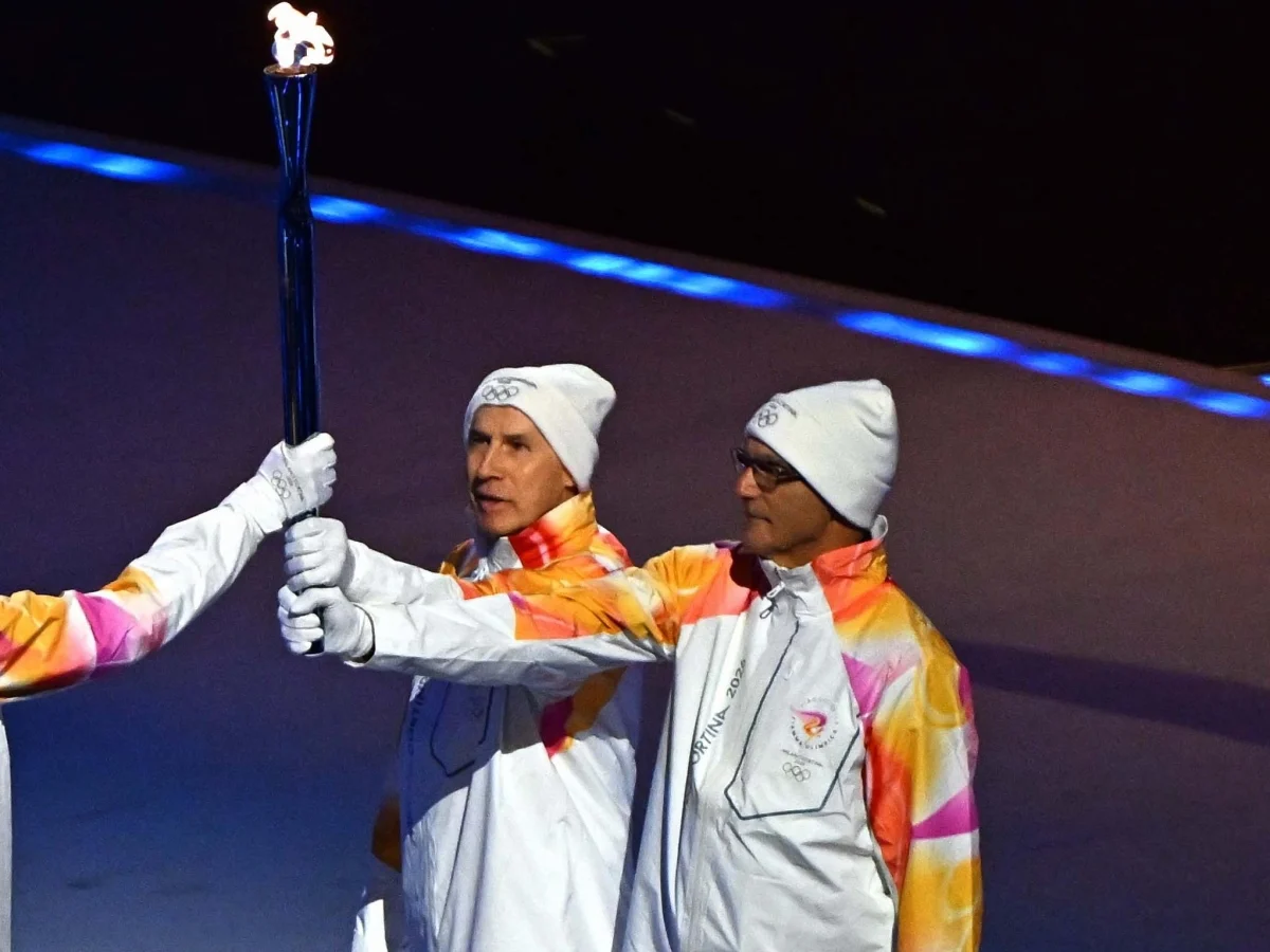 Bergomi e Baresi carregam a tocha em San Siro: «Nunca senti emoção assim»