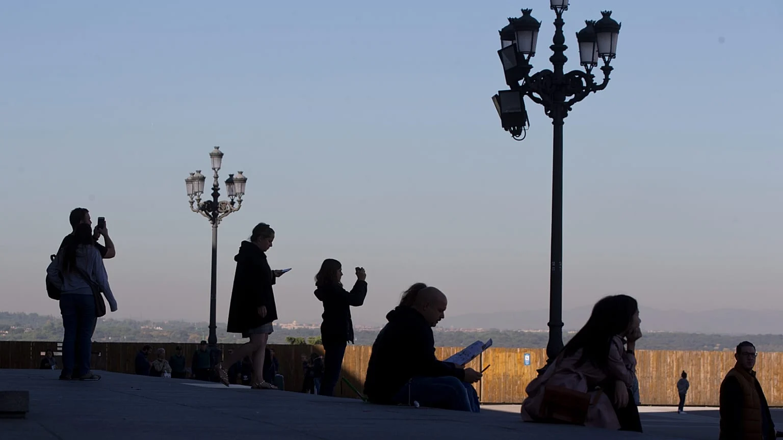 Turismo mundial alcança recorde de 2025: receitas de 10 biliões e recuperação plena