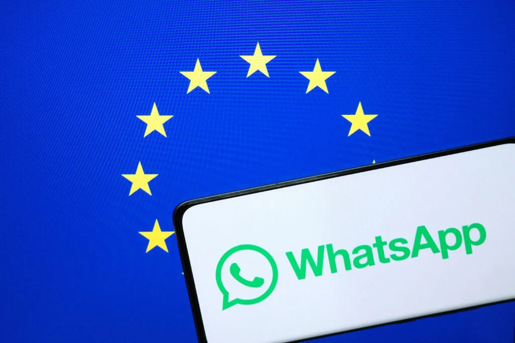 UE impõe suspensão temporária a Meta por restrições do WhatsApp a assistentes de IA