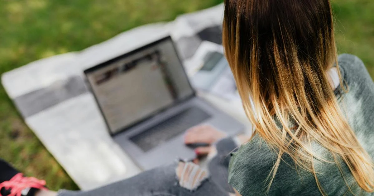 Safer Internet Day 2026: Como aproximar crianças e jovens da IA e das redes sociais com mais segurança