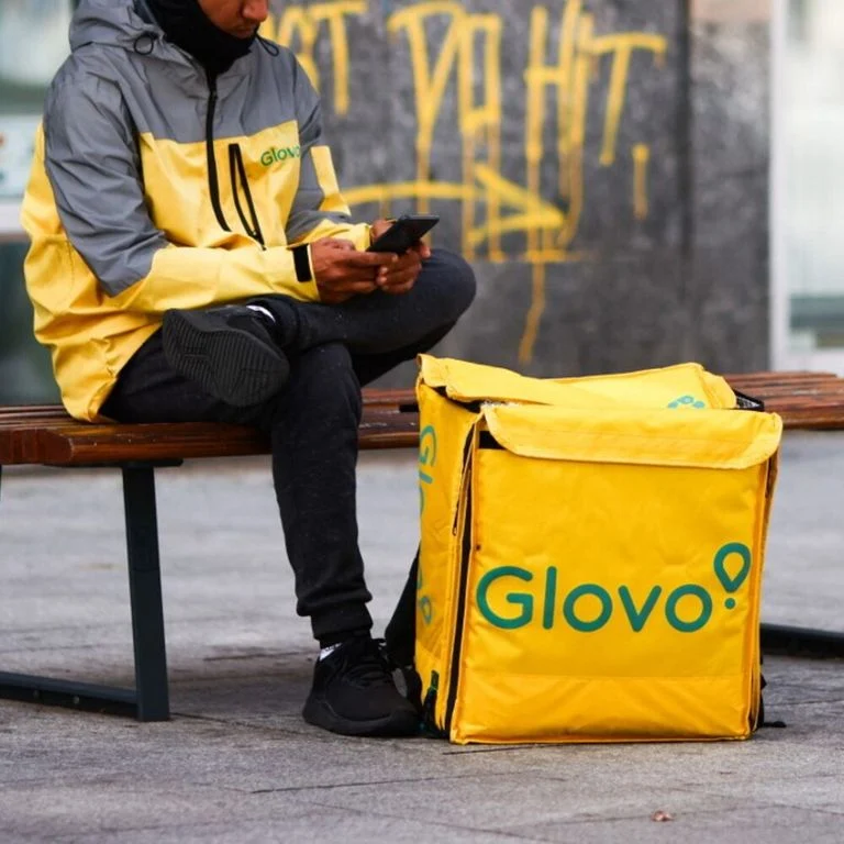 Glovo sob controle judicial por investigação de caporalato; 75% dos riders abaixo da linha da pobreza