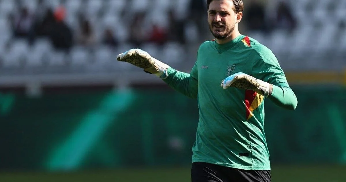 Banda decide no fim e mantém o Lecce na rota da salvezza: 2-1 sobre a Udinese