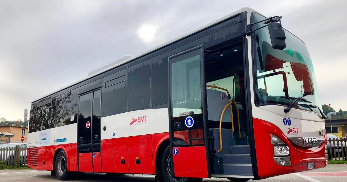 Estudante deficiente de 15 anos forçado a descer de ônibus pelo motorista em Vicentino