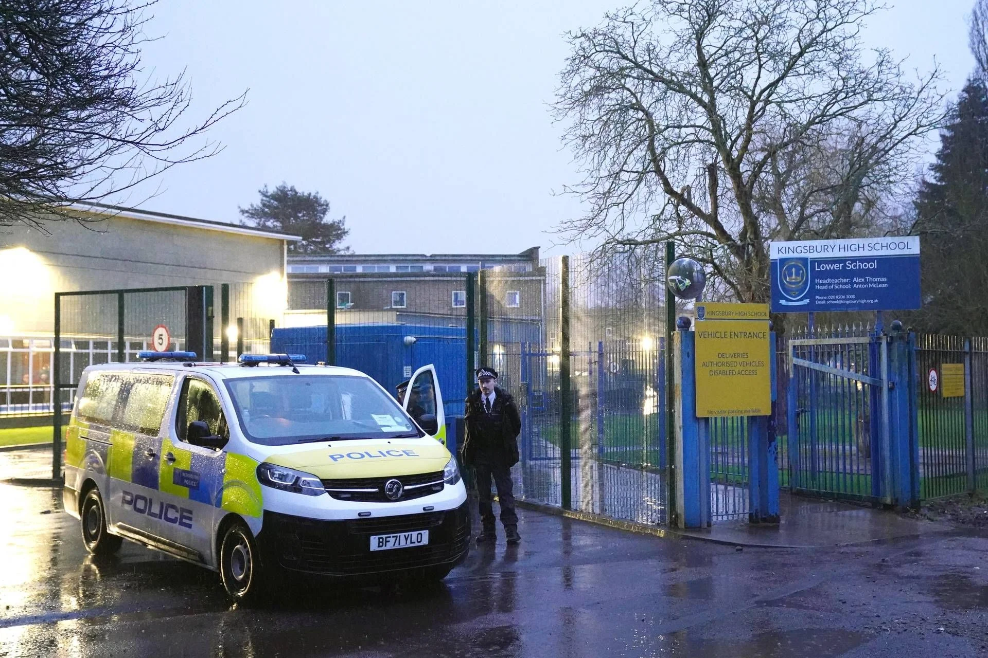 Londres: menino de 13 anos detido por tentativa de homicídio após esfaqueamento em escola de Kingsbury
