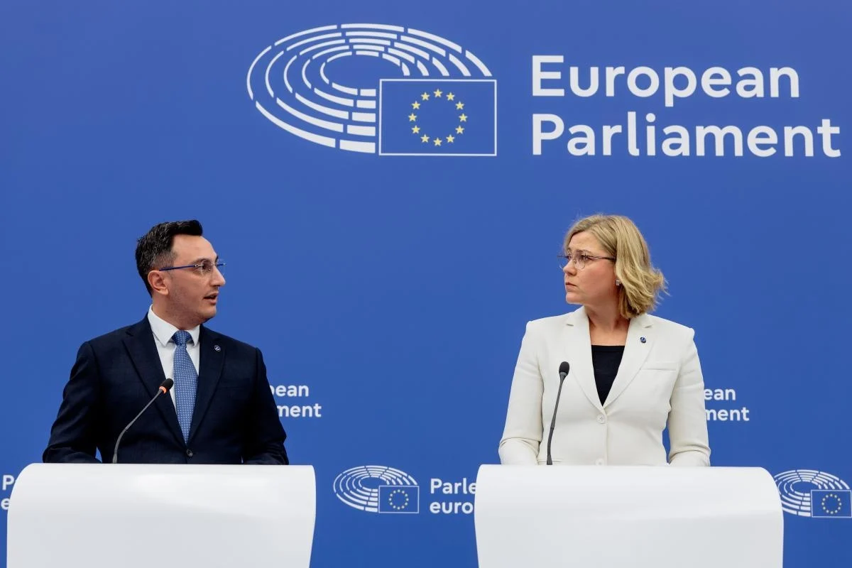 UE apresenta Plano de Ação contra o cyberbullying: um jovem em cada quatro é vítima, diz Virkkunen