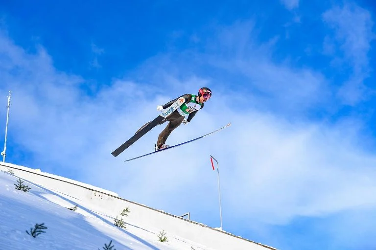 Milano Cortina, grande attesa per il SuperG. Italia oro nello short track. Oggi Mattarella ospite — rainews.it