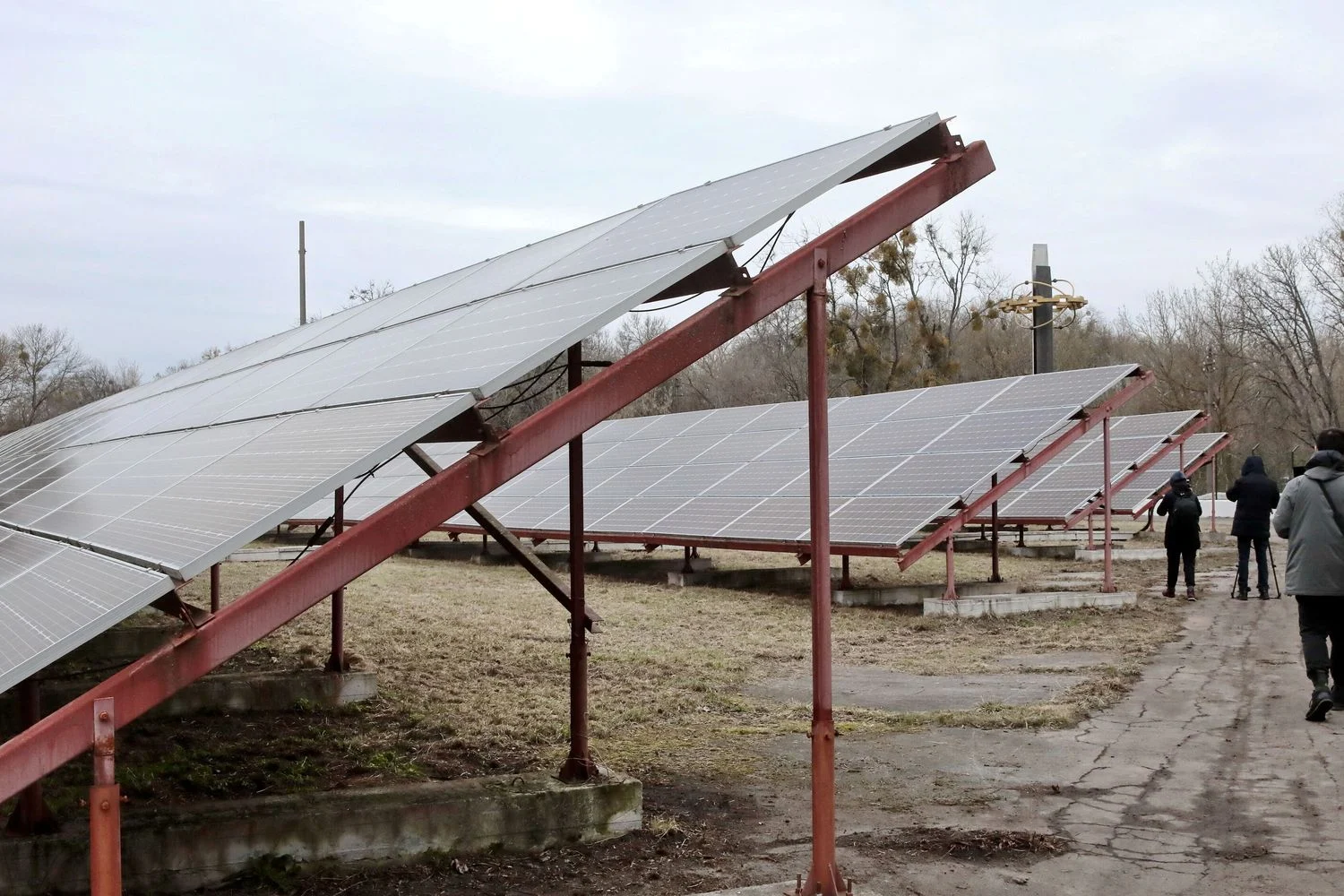 Eólica e solar freiam em 2025: aceleração insuficiente para meta de 2030